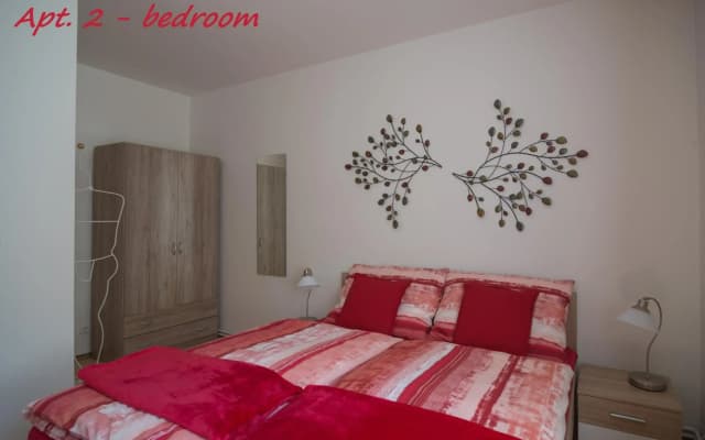 Cozy 2 bedroom Apt with Garden close to Prague Castle - photo 4