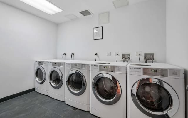 17john: Queen Studio Apartment - Disability Access - photo 4