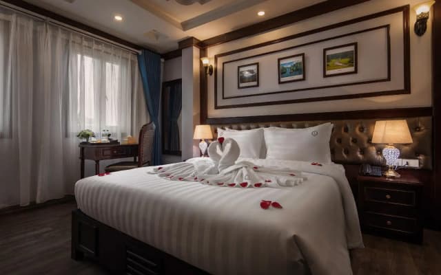 Madelise Central Hotel & Travel - photo 5