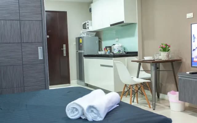 Sukhumvit 64 Pool View Apartment - photo 5