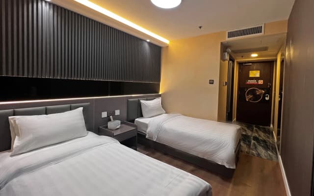 Hennessy Hotel - photo 3