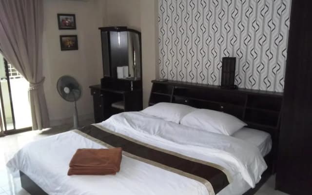 River Hotel - photo 2