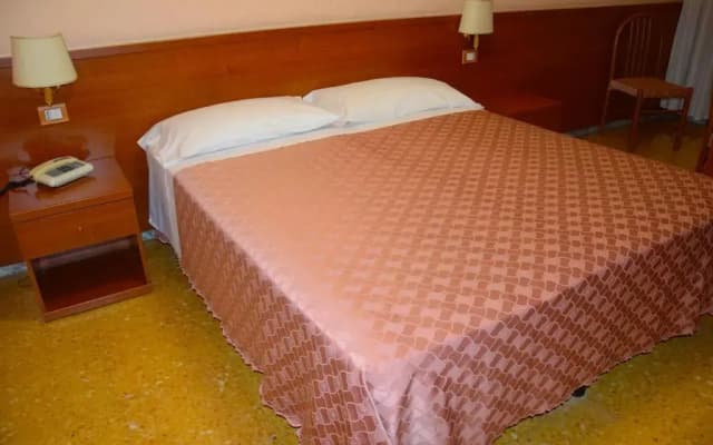 Hotel Urbis - photo 4