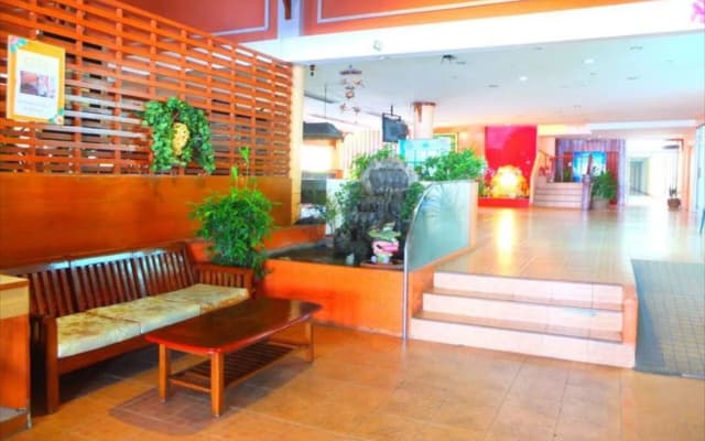 Queen Pattaya Hotel - photo 2
