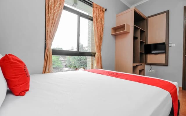 RedDoorz near Manggarai Station 2 - photo 5