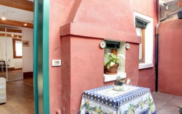 Double Arch Apartments - photo 2