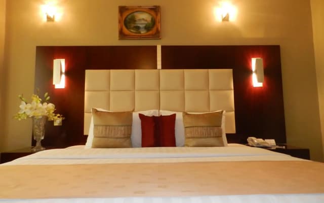 Sun & Sands Seaview Hotel - photo 4