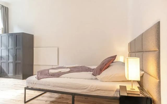 Charming 2BR Apt Close to Westbahnhof - photo 2