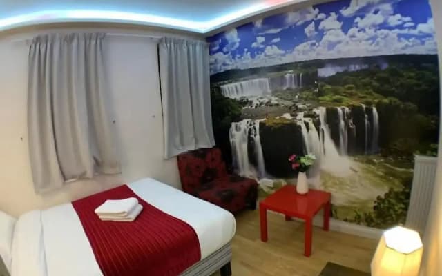 Barking Hotel - photo 5