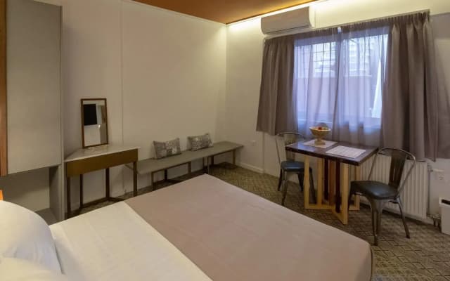 Athenian Yard Suites - photo 2
