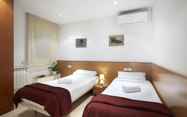 AinB Diagonal Francesc Macia Apartments - photo 4