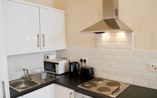 1 Bedroom Flat In Roseburn - photo 3