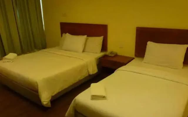 King Ing Hotel - photo 3