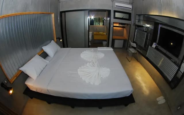 Bed Stop Hotel - photo 2