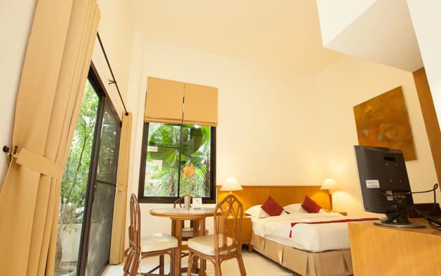 Nern Chalet Beachfront Hotel - photo 5