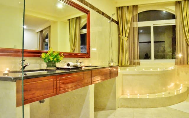 Boulevard Hotel - photo 2
