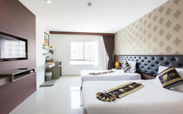 Hemingways Silk Hotel - photo 4