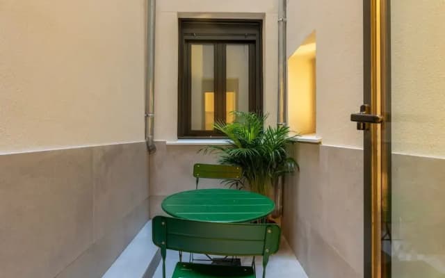 w Amazing Loft at Palacio Real - photo 3