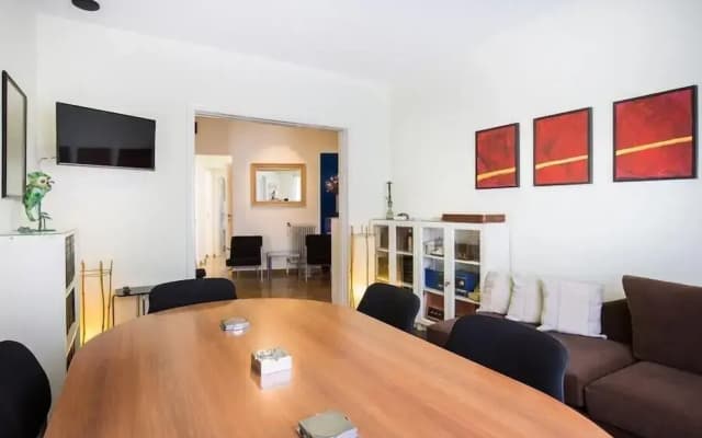 Central apartment with 5 bedrooms near the metro - photo 4