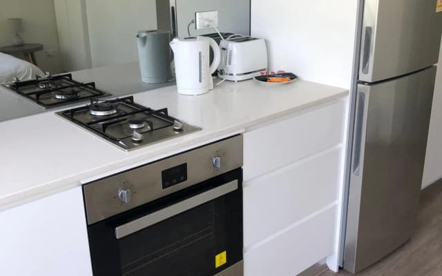 Bondi Beach Studio King Suite + Balcony - photo 3