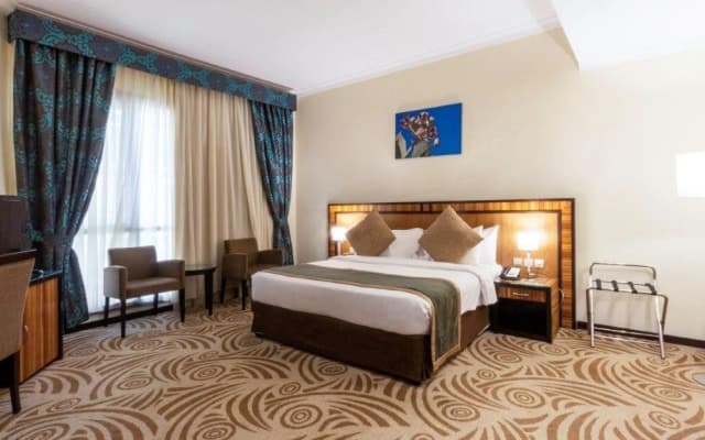 Al Majaz Premiere Hotel Apartment - photo 4