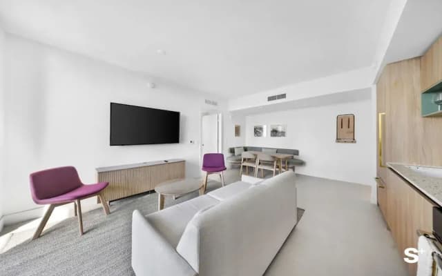 City Luxe Retreat Modern 2-BR - photo 3