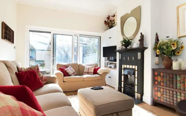 Veeve  Light And Open 2 Bed House Moore Park Road Fulham - photo 5