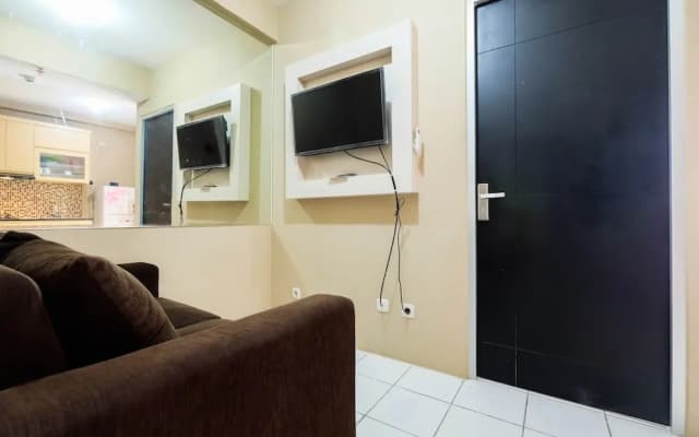 Simple 2BR Pancoran Riverside Apartment By Travelio - photo 2