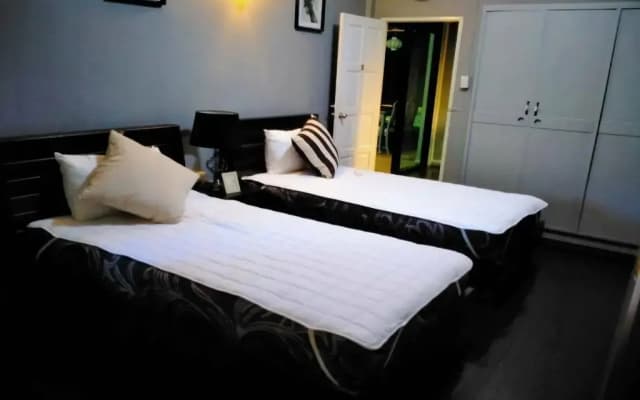 OYO 857 42 Loft Bed and Breakfast - photo 3
