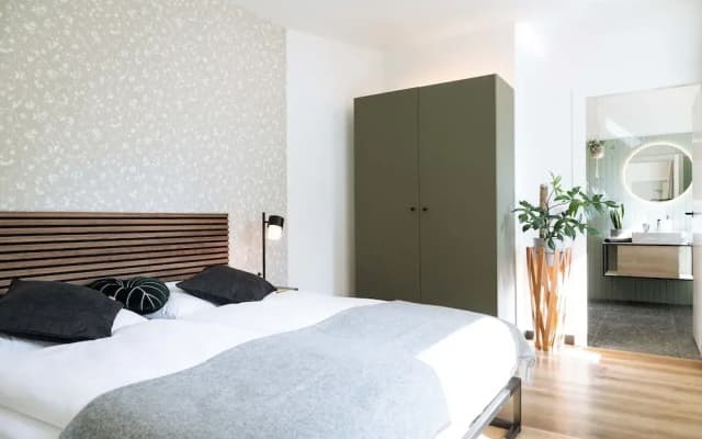 Urban Jungle Apartments - photo 2