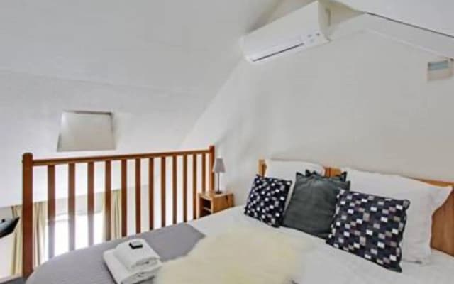 Les Lilas Serviced Apartments - photo 2