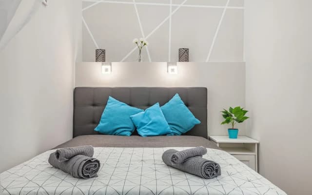 Quiet Downtown Haven— 2Br | A/C | Free Parking - photo 2
