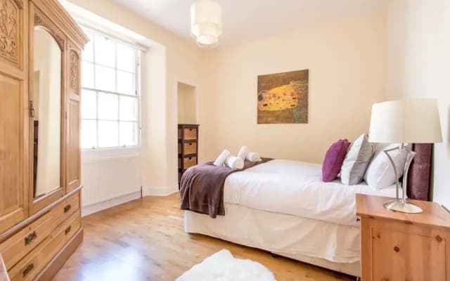 Retro Castle Retreat 2Bed (sleep 6) - photo 4