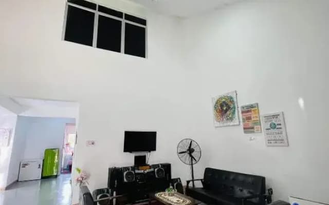 Vhey’s Guests House - photo 3