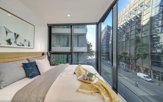A Modern 2Br Apt Near Crown & Southern Cross - photo 4