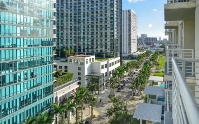 Stylish Condos in Midtown Miami - photo 2