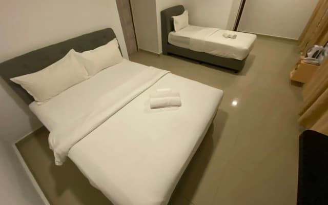 Shobi Hotel Johor Bahru Near CIQ JB - photo 4