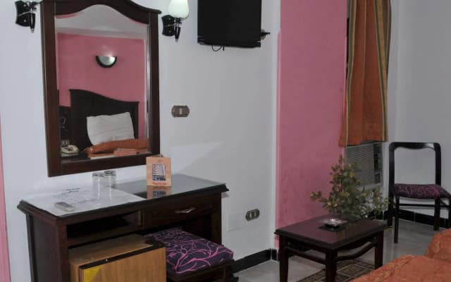 Happy City Hotel - photo 3