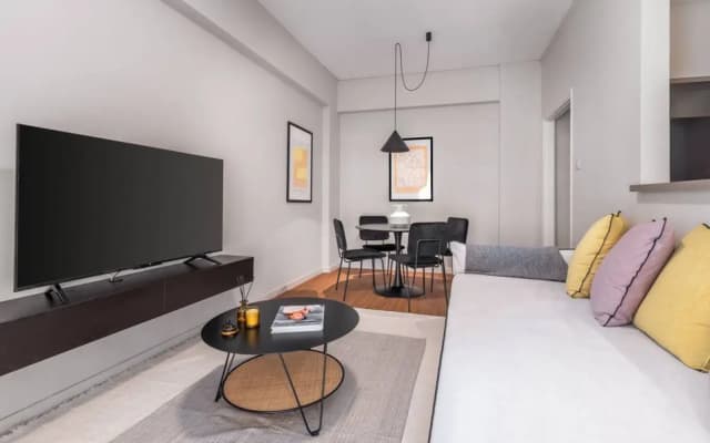 1A · Beautiful Apartment with Stylish Interior - photo 2