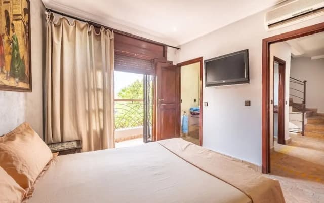 Private Villa In Center - photo 4