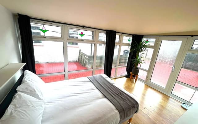 Spacious 4BR Edinburgh Home Free Parking - photo 4