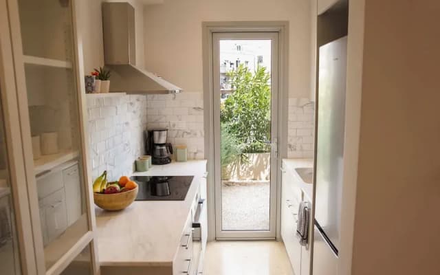 Contemporary Athenian Escape GHH - photo 5