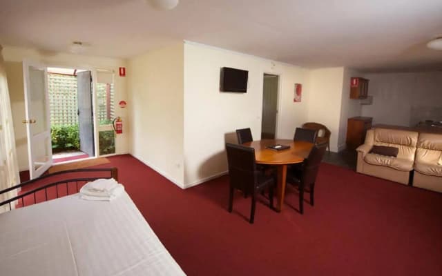 Sanctuary House Healesville Motel - photo 3