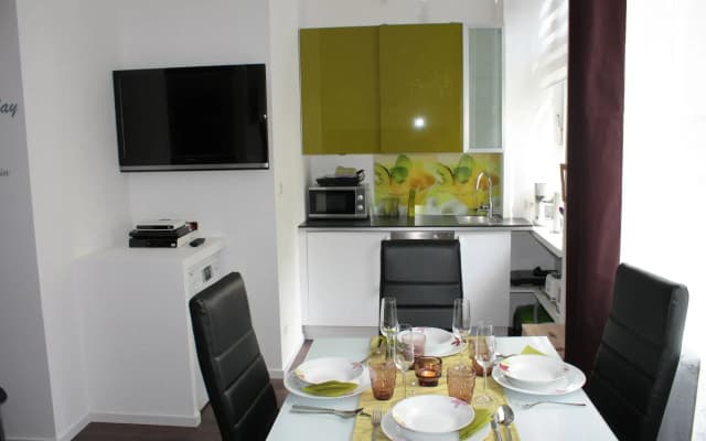 GoVienna Small Modern Apartment - photo 3