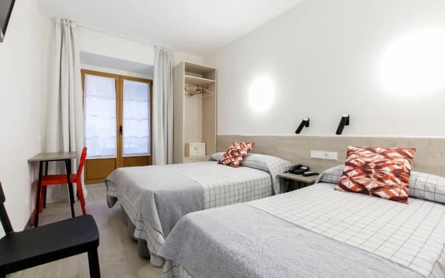 Hostal Castilla II - Puerta del Sol - photo 4