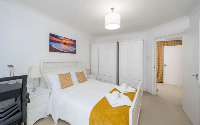 Deluxe 2Bed Duplex Apartment & parking - photo 2