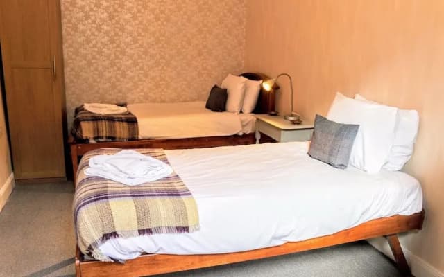 2 Bedroom Flat In City Centre - photo 4