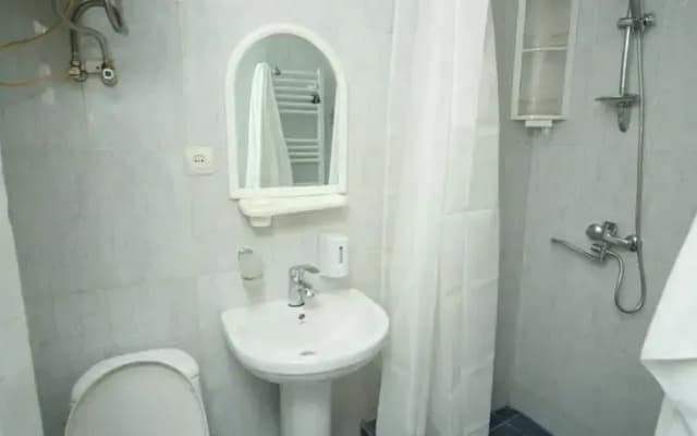 Red Wall Hostel - photo 4
