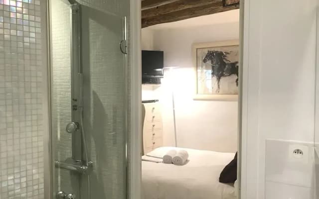 Apartment with One Bedroom in Paris, with Wifi - photo 2