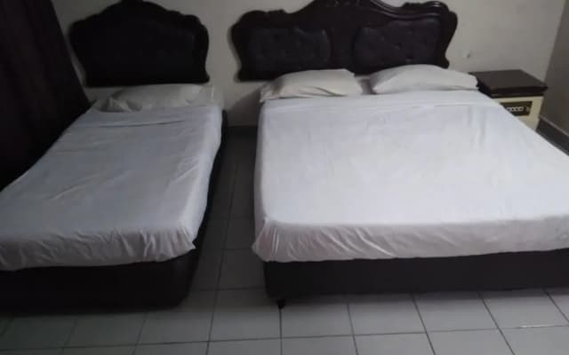 OYO 90376 Centre Point Hotel - photo 2